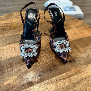 Zara slingback pumps!!